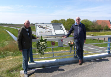 Foto bij het artikel: "Workum herdenkt ook bij Lancaster paneel"