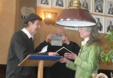 Foto bij het artikel: "Tweetalige bloemlezing Gedichten van Eeltsje Hettinga  "